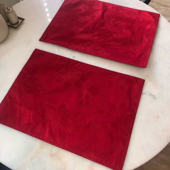 Red poinsettia flower rectangle placemats - Picture 2 of 4